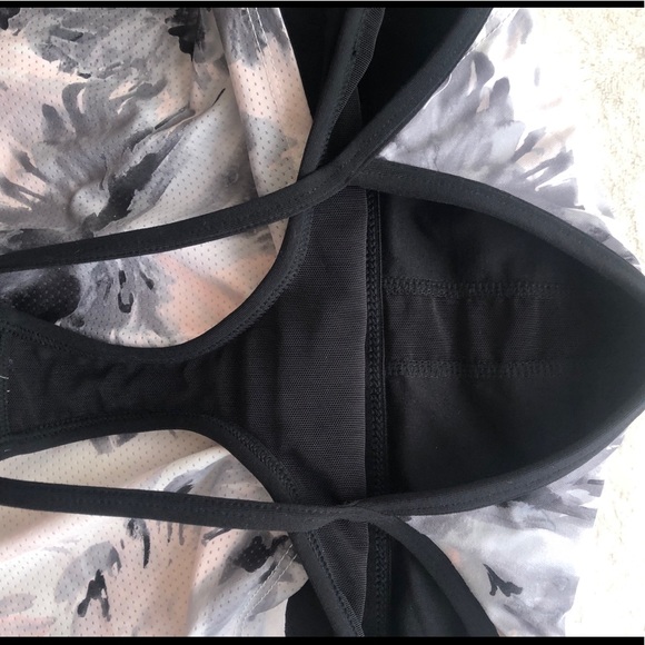 Fabletics Bundle tanks - Picture 5 of 9